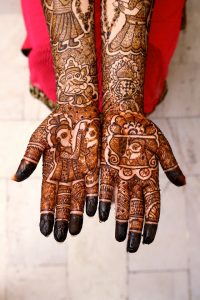Apply Henna-“Mehendi” For Beauty, Prosperity & Medicinal Benefits!