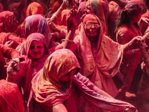 Enjoy The Festival Of Color Holi & Get Fascinated By The Colors Of Joy