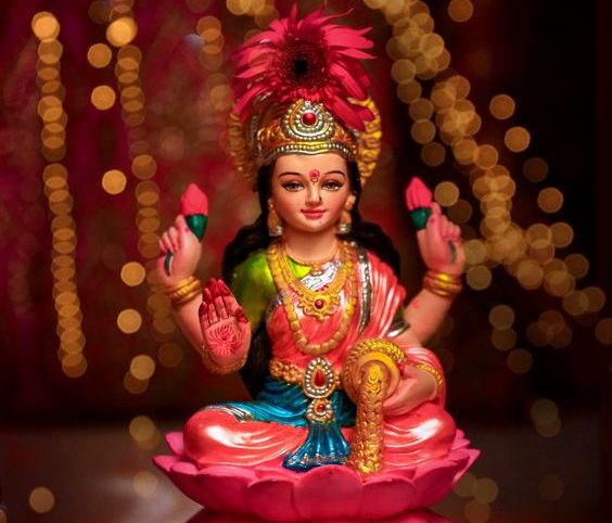 Get Good Fortune & Success In Life By Worshipping Goddess Laxmi