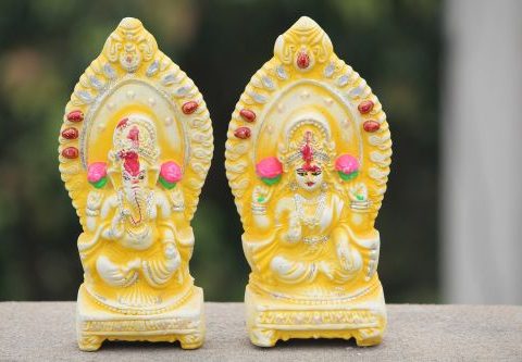 Worship Goddess Laxmi & Lord Ganesha “Together” – To Gain Wealth and Fortune!