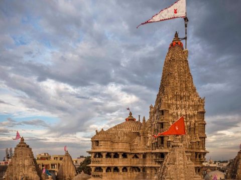 Unknown Facts Of Dwarkadhish Temple That You Should Know
