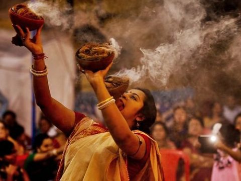 Experience The Most Frenzy Tradition Of Bengalis - Dhunuchi Dance