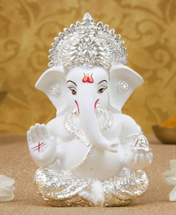Install A White Ganesha At Home & Capture Peace In Life