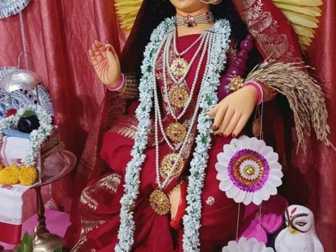 Perform Kojagori Lokkhi Puja To Invite Prosperity In Your Life