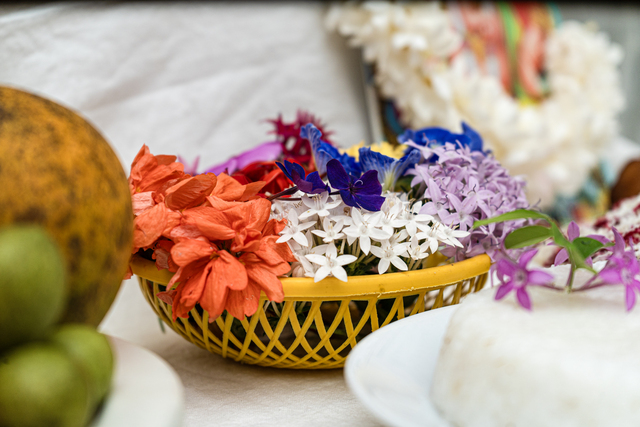 Pushpanjali – Offer Flowers, Invite Divine Peace